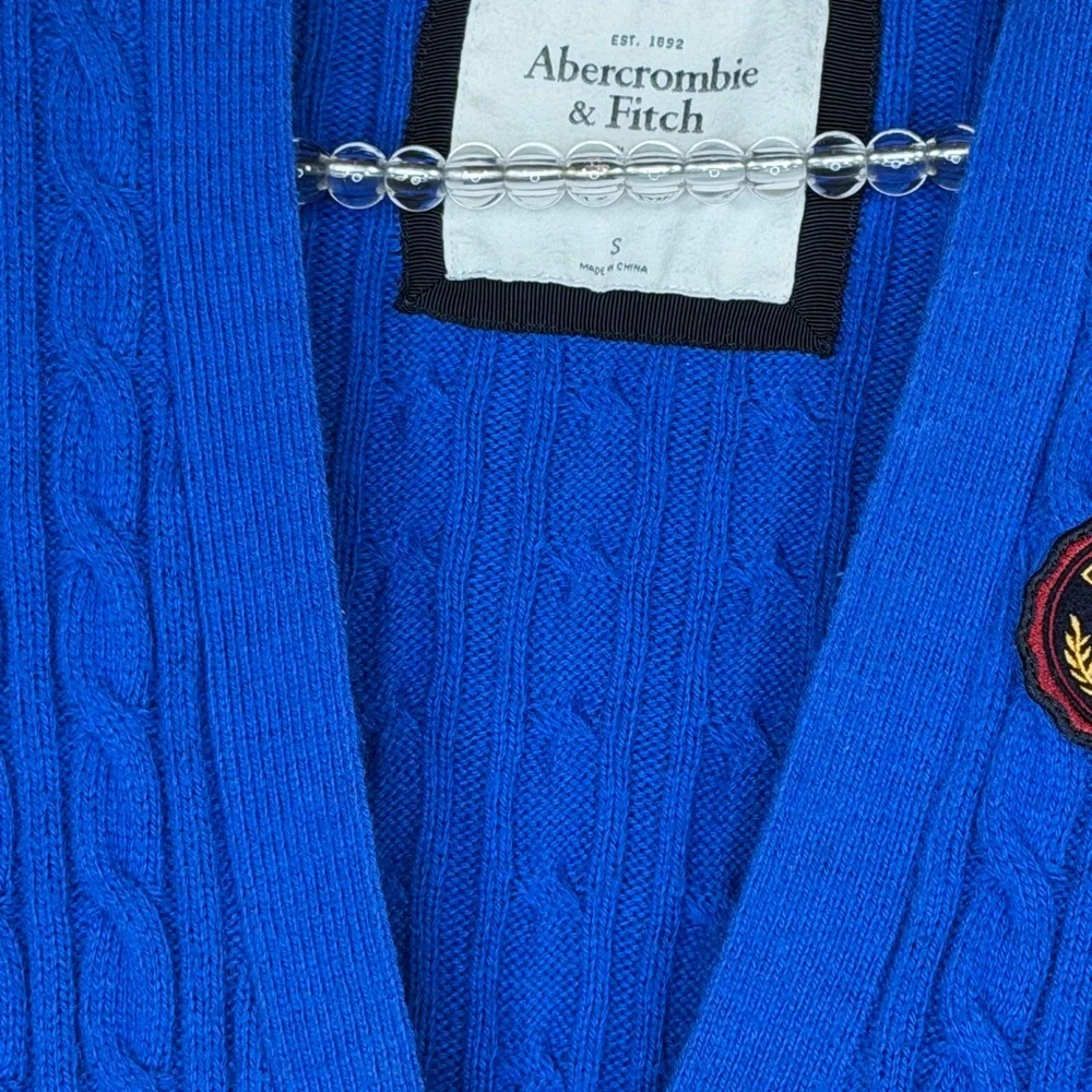 Abercrombie & Fitch vibrant blue